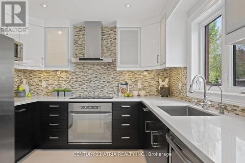 2243 Rodick Road, Markham, ON - Indoor Photo Showing Kitchen With Upgraded Kitchen