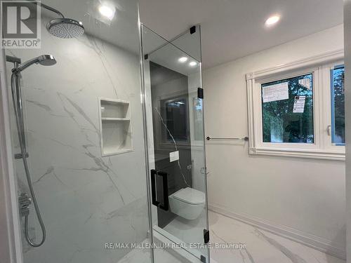 15 Sala Drive, Richmond Hill, ON - Indoor Photo Showing Bathroom