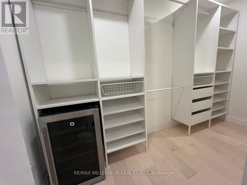 15 Sala Drive, Richmond Hill, ON - Indoor With Storage