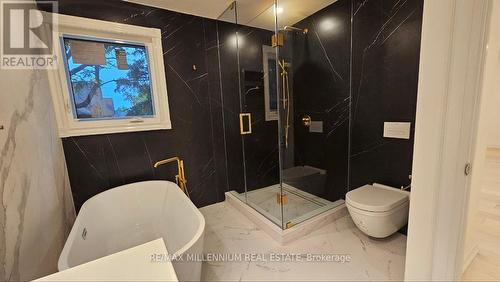 15 Sala Drive, Richmond Hill, ON - Indoor Photo Showing Bathroom