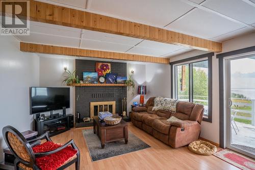 5139 Watson Lake Road, 100 Mile House, BC - Indoor Photo Showing Living Room With Fireplace