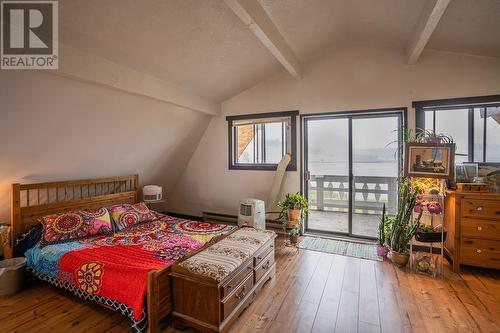 5139 Watson Lake Road, 100 Mile House, BC - Indoor Photo Showing Bedroom