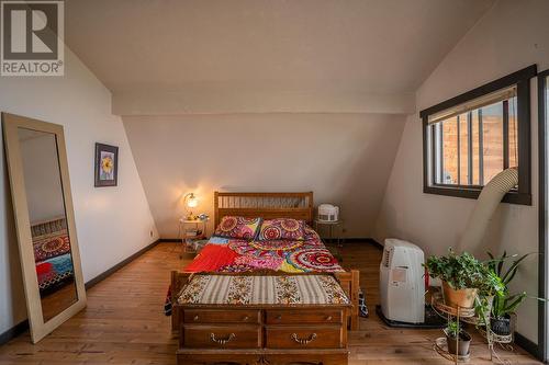 5139 Watson Lake Road, 100 Mile House, BC - Indoor Photo Showing Bedroom