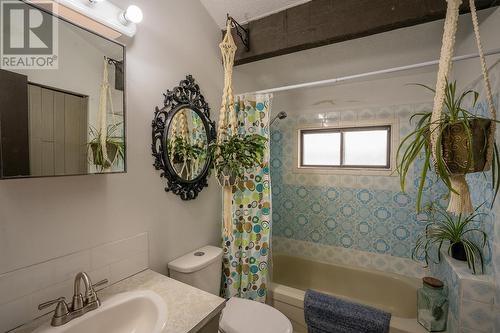 5139 Watson Lake Road, 100 Mile House, BC - Indoor Photo Showing Bathroom