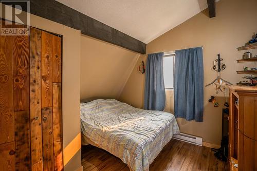 5139 Watson Lake Road, 100 Mile House, BC - Indoor Photo Showing Bedroom