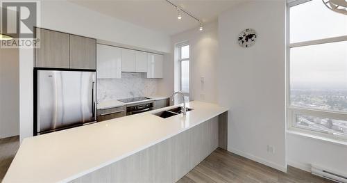 3907 6461 Telford Avenue, Burnaby, BC - Indoor Photo Showing Kitchen With Double Sink With Upgraded Kitchen