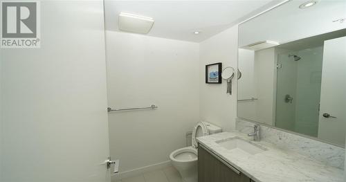 3907 6461 Telford Avenue, Burnaby, BC - Indoor Photo Showing Bathroom