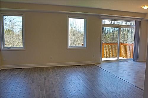 9242 White Oak Avenue, Niagara Falls, ON - Indoor Photo Showing Other Room