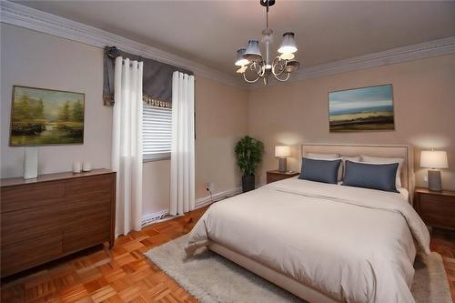 505 Wellington Street N, Hamilton, ON - Indoor Photo Showing Bedroom
