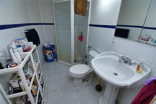 505 Wellington Street N, Hamilton, ON - Indoor Photo Showing Bathroom