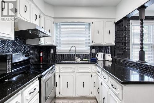 1655 Ford, Windsor, ON - Indoor Photo Showing Kitchen