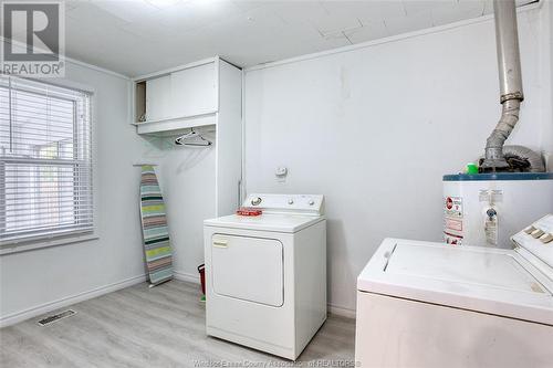 1655 Ford, Windsor, ON - Indoor Photo Showing Laundry Room
