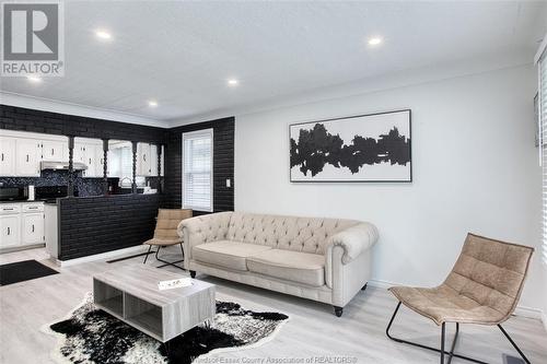 1655 Ford, Windsor, ON - Indoor Photo Showing Living Room