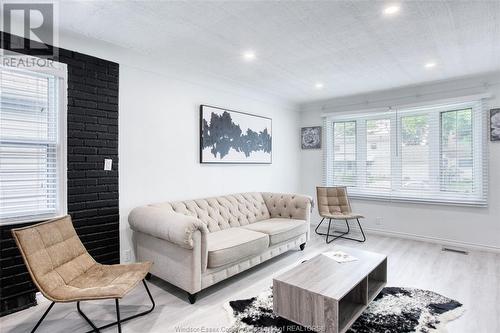 1655 Ford, Windsor, ON - Indoor Photo Showing Living Room