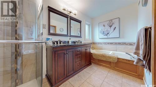 2911 E Neff Road, Regina, SK - Indoor Photo Showing Bathroom