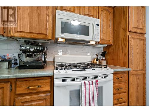 2200 Gordon Drive Unit# 58, Kelowna, BC - Indoor Photo Showing Kitchen