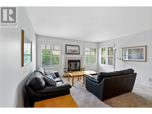 2200 Gordon Drive Unit# 58, Kelowna, BC - Indoor Photo Showing Living Room With Fireplace