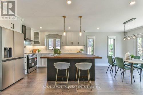 16 Pinehurst Drive, Thames Centre (Dorchester), ON - Indoor Photo Showing Kitchen With Upgraded Kitchen