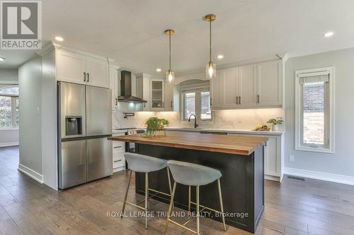 16 Pinehurst Drive, Thames Centre (Dorchester), ON - Indoor Photo Showing Kitchen With Upgraded Kitchen