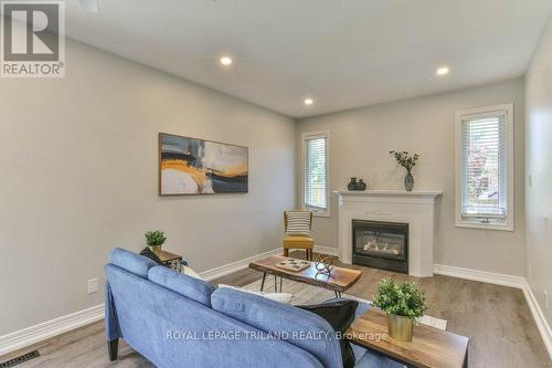 16 Pinehurst Drive, Thames Centre (Dorchester), ON - Indoor Photo Showing Living Room With Fireplace