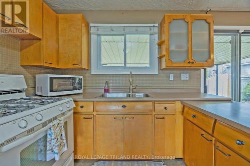 309 Burlington Crescent, London, ON - Indoor Photo Showing Kitchen