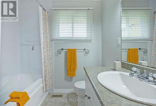 309 Burlington Crescent, London, ON - Indoor Photo Showing Bathroom