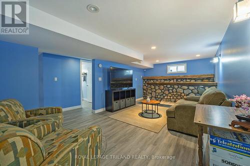 309 Burlington Crescent, London, ON - Indoor Photo Showing Living Room