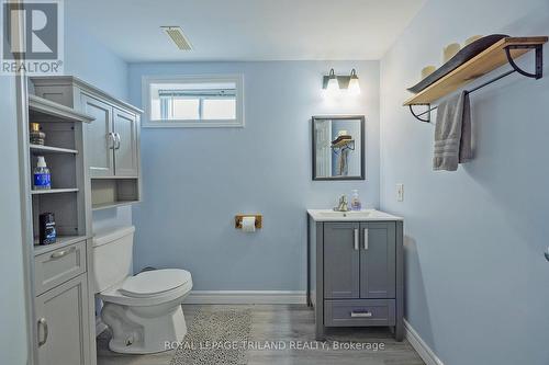 309 Burlington Crescent, London, ON - Indoor Photo Showing Bathroom