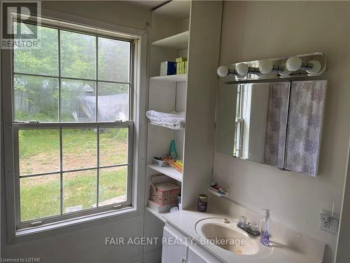 2442 Highway 520, Burk'S Falls, ON - Indoor Photo Showing Bathroom