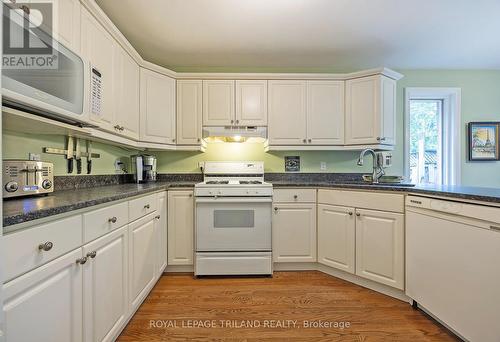 3 - 448 Commissioners Road E, London, ON - Indoor Photo Showing Kitchen