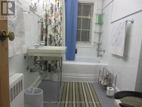 3 Kerr Crescent, Mcgarry, ON - Indoor Photo Showing Bathroom