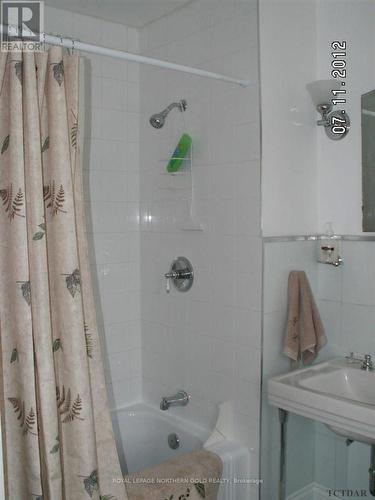 3 Kerr Crescent, Mcgarry, ON - Indoor Photo Showing Bathroom