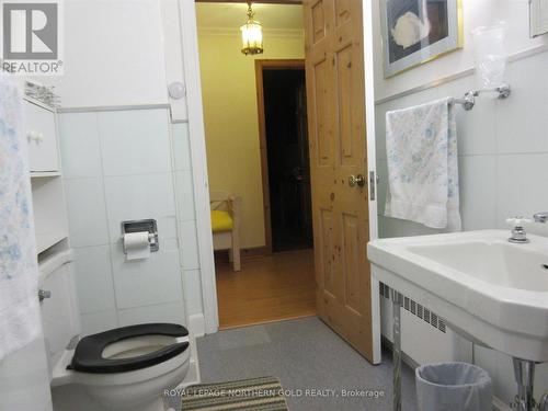 3 Kerr Crescent, Mcgarry, ON - Indoor Photo Showing Bathroom