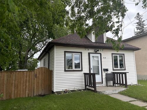 715 7Th Street, Brandon, MB - Outdoor