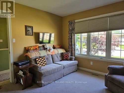 7 - 410 Burwell Road, St. Thomas, ON - Indoor Photo Showing Living Room