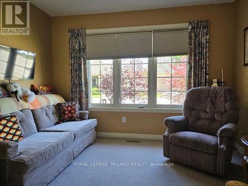 7 - 410 Burwell Road, St. Thomas, ON - Indoor Photo Showing Living Room