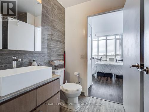 3616 - 15 Iceboat Terrace, Toronto, ON - Indoor Photo Showing Bathroom