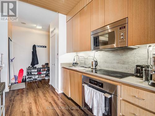 3616 - 15 Iceboat Terrace, Toronto, ON - Indoor Photo Showing Kitchen