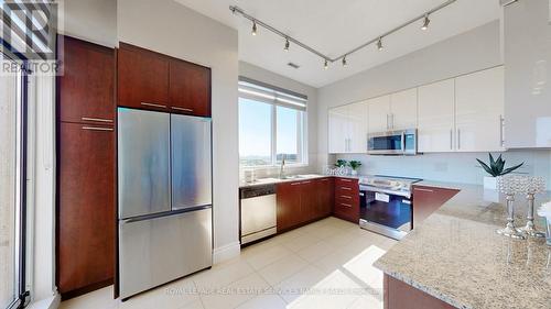Uph02 - 39 Galleria Parkway, Markham, ON - Indoor Photo Showing Kitchen With Double Sink