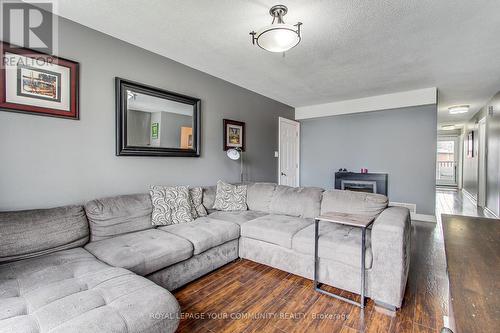 99 Ondrey Street, Bradford West Gwillimbury, ON - Indoor Photo Showing Living Room