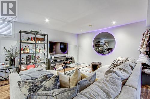 99 Ondrey Street, Bradford West Gwillimbury, ON - Indoor Photo Showing Living Room