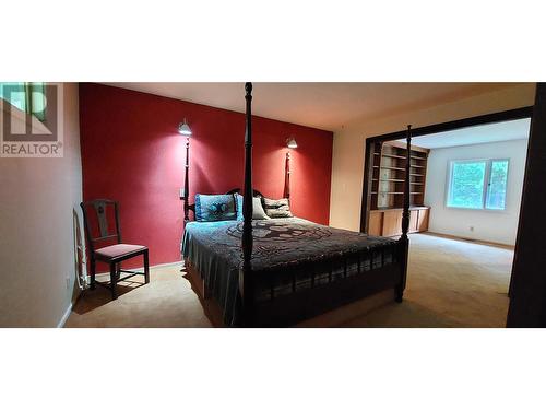 1290 Mackenzie 20 Highway, Hagensborg, BC - Indoor Photo Showing Bedroom
