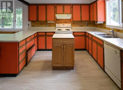 1290 Mackenzie 20 Highway, Hagensborg, BC - Indoor Photo Showing Kitchen With Double Sink