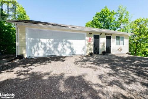 Bunkie with Garage - 45 Woods Lane, Port Severn, ON - Outdoor