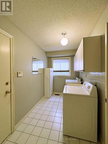 397 Brigade Drive, Hamilton, ON - Indoor Photo Showing Laundry Room