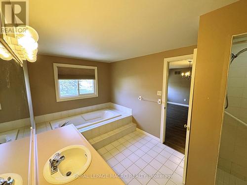 397 Brigade Drive, Hamilton, ON - Indoor Photo Showing Bathroom