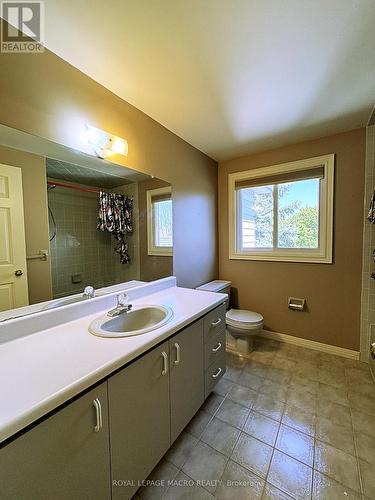 397 Brigade Drive, Hamilton, ON - Indoor Photo Showing Bathroom