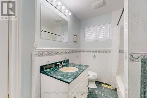 17 College Street, Toronto, ON - Indoor Photo Showing Bathroom
