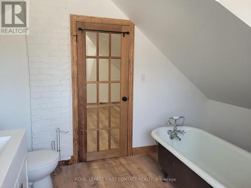 57 Boyne Street, New Tecumseth, ON - Indoor Photo Showing Bathroom