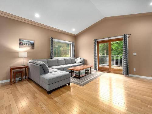 181 Homestead Road, Lillooet, BC - Indoor Photo Showing Living Room